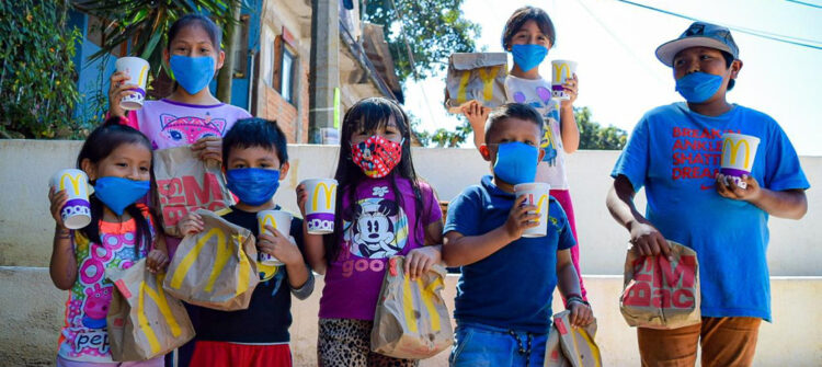 Donamos 300 hamburguesas a las comunidades vulnerables de México
