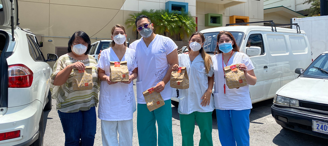 Donamos 600 almuerzos para el personal de salud costarricense
