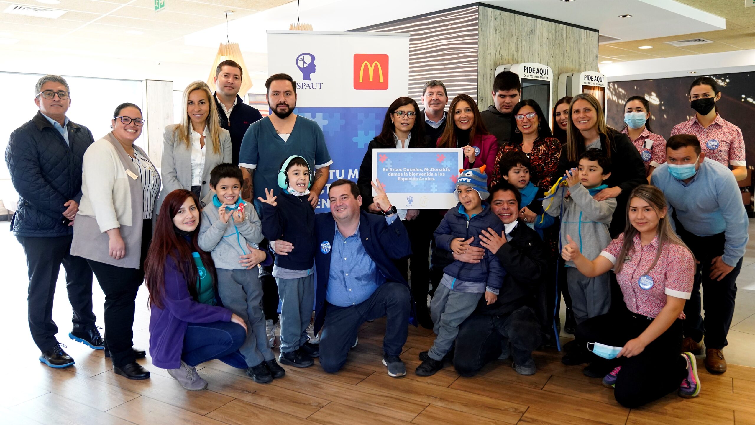 En restaurantes de Chile lanzamos el programa “Espacio Azul” para atención de personas con Trastorno del Espectro Autista