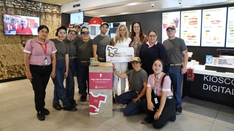 Con “Recicla tu uniforme”, en Chile transformamos prendas en frazadas para donar a niños y familias de la Fundación y Casa Ronald McDonald